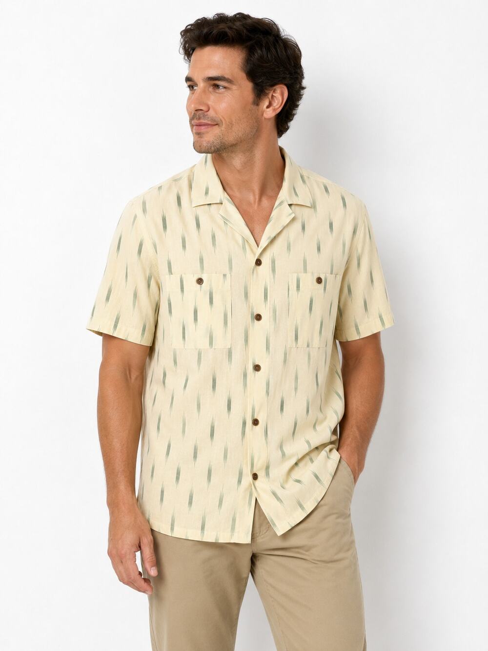 LR3157 Woolrich Mens Large Cream Green Ikat Print Short Sleeve Button Shirt